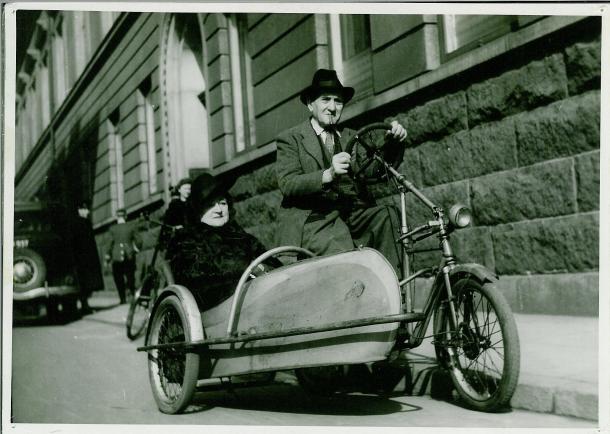 Bicicleta con sidecar. ca 1940-45