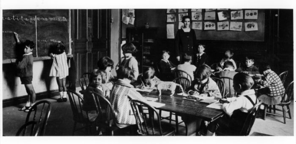 Alumnos del Instituto Escuela en clase, hacia 1933. PARA ARCHIVO.- Archivo General de la Administración, Alcalá de Henares, Madrid.