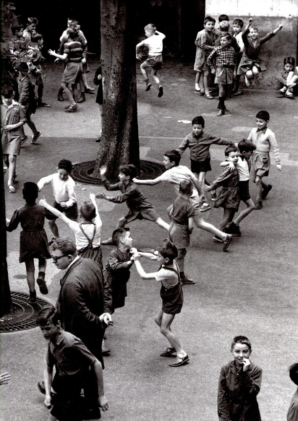 La récreation. Rue Buffon. Robert Doisneau. 1957